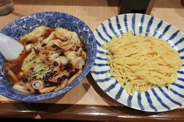 「つけ麺　650円にワンタントッピング　100円X2」@肉厚わんたん麺と手作り焼売 ら麺亭 浅草支店の写真