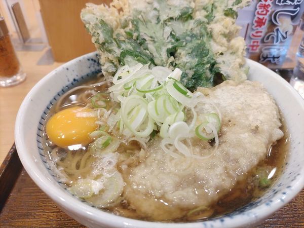 「堀川ごぼう天と春菊天のそば+生卵」@しぶそば 大井町店の写真