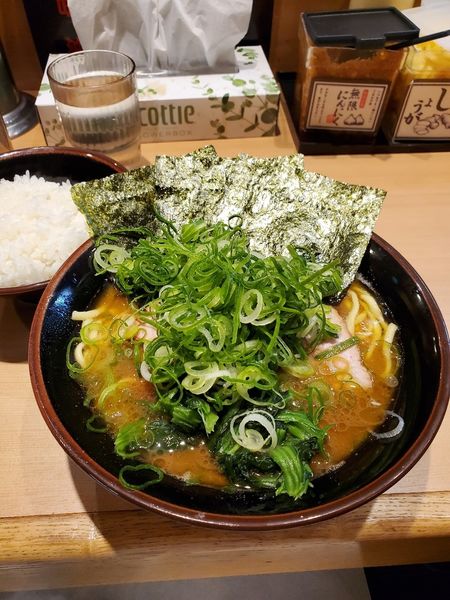 「九条ネギラーメン　硬め　濃いめ+ライス」@輝道家直系 皇綱家の写真
