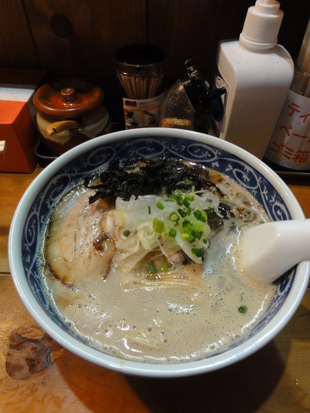 「ラーメン650円硬め」@愚直の写真