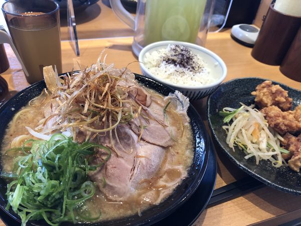 「満腹カラアゲランチ　さきがけしょうゆ　￥９５０」@極旨醤油らーめん 一刻魁堂 東浦店の写真