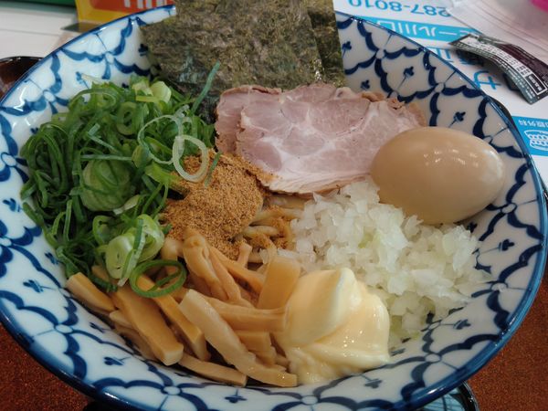 「まぜそば　７８０円　特製トッピングサービス」@葵製麺 イオンモール川口店の写真