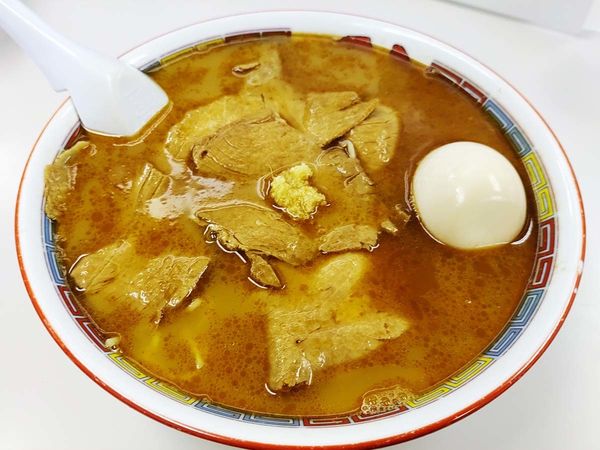 「しょうゆチャーシュー（＋半熟煮たまご）」@ラーメン 蜂屋 5条創業店の写真
