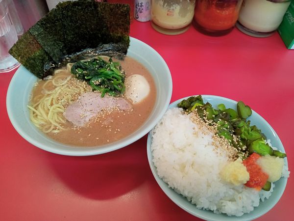 「ラーメン並¥650味玉、麺かた、油普通、薄め目」@横浜ラーメン 武蔵家 大宮店の写真