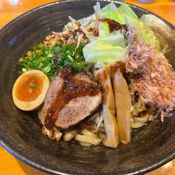 まぜそば　黒　890円　大盛り150円