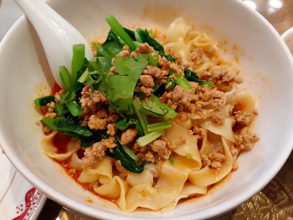 「汁無し刀削麺」@魯香酒樓の写真