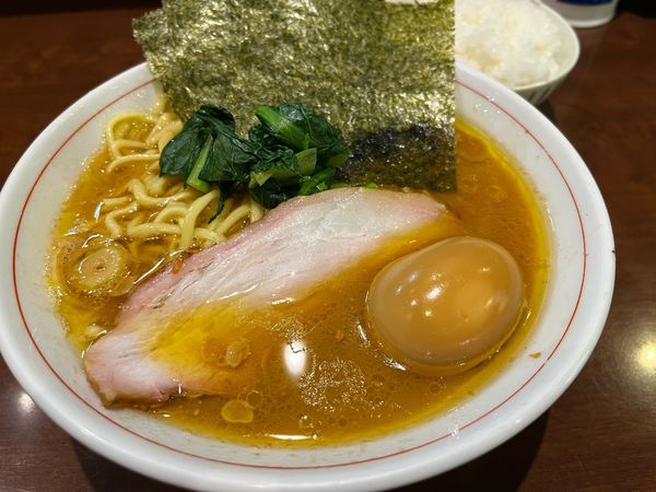 「ラーメンもも　味玉」@らーめん飛粋の写真