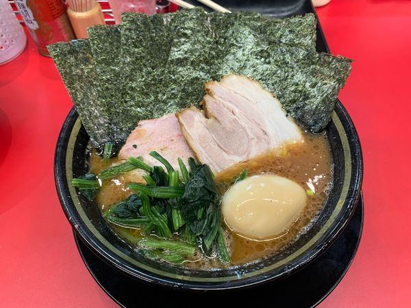 「ラーメン+バラ+のり+味玉+半ライス+金麦  ￥700+￥50+」@IEKEI_TOKYO 王道家直系の写真