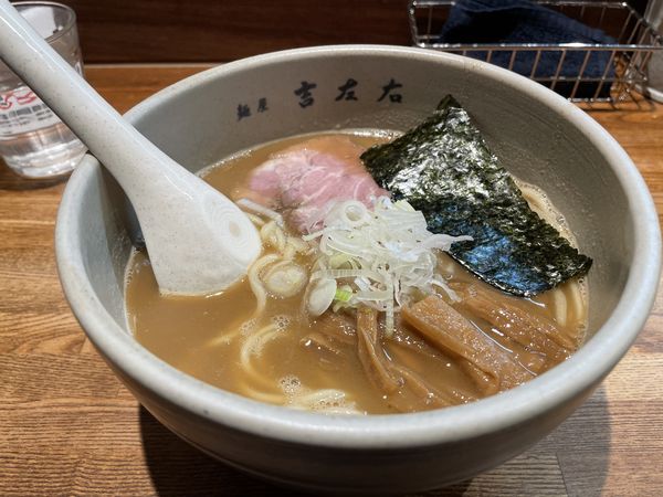 「らーめん」@麺屋吉左右の写真
