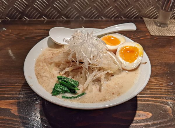 「豚ちゃん麺（塩）+味玉」@天虎の写真