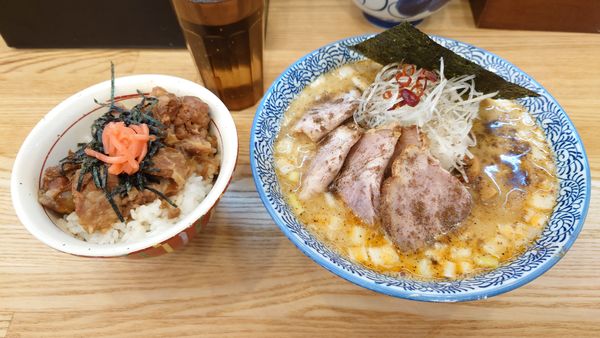 「【限定】酸辛担麺 940円+豚ばらナンコツごはん 350円」@中華そば専門 とんちぼの写真