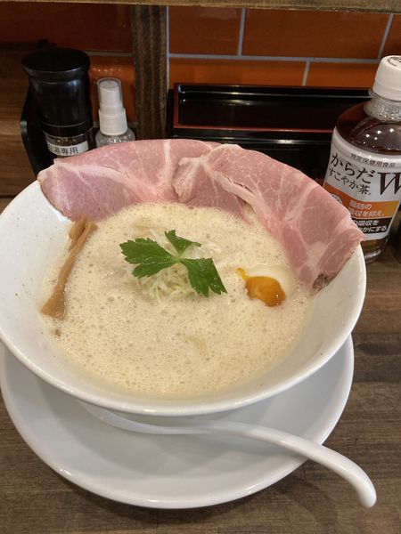 「濃厚鶏白湯そば(900円)」@小麦生まれ、麺育ち。の写真