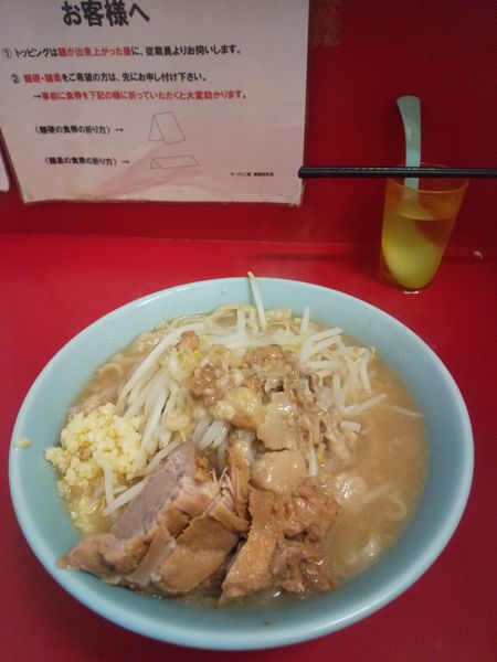 「ラーメン750円（ニンニク少し・アブラ）」@ラーメン二郎 新宿歌舞伎町店の写真