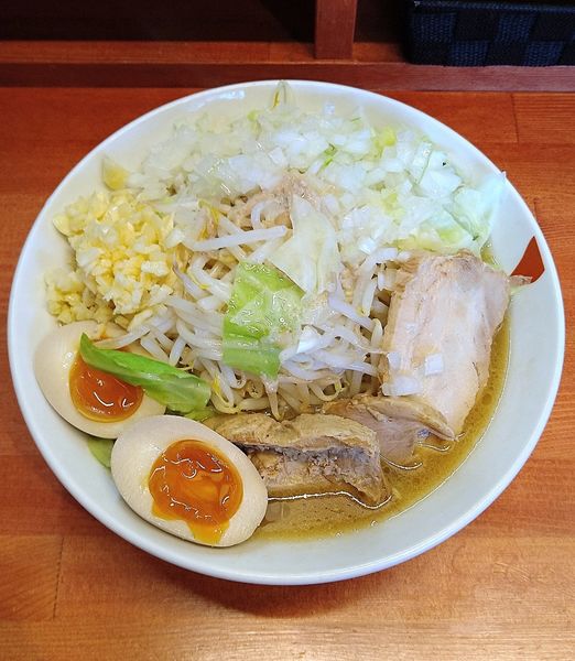 「(限定) ガジロー 880円＋味玉サービス」@らーめん・油そば 笑びすの写真