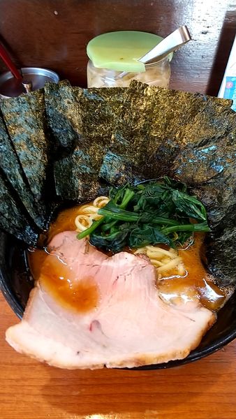 「ラーメン　トッピング海苔　　かため　多め」@末廣家の写真