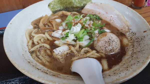 「らーめん 900円」@自家製麺 福は内の写真