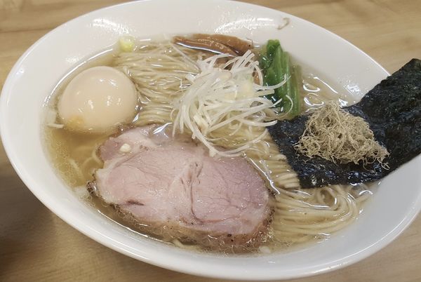 「塩らぁめん 700円＋味玉 100円」@麺処 有彩の写真