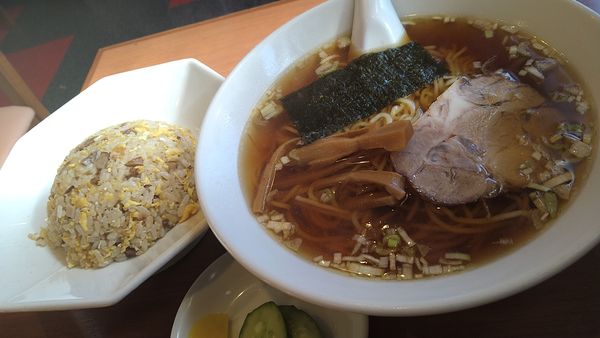 「ラーメン半焼飯」@中華料理  代一元の写真