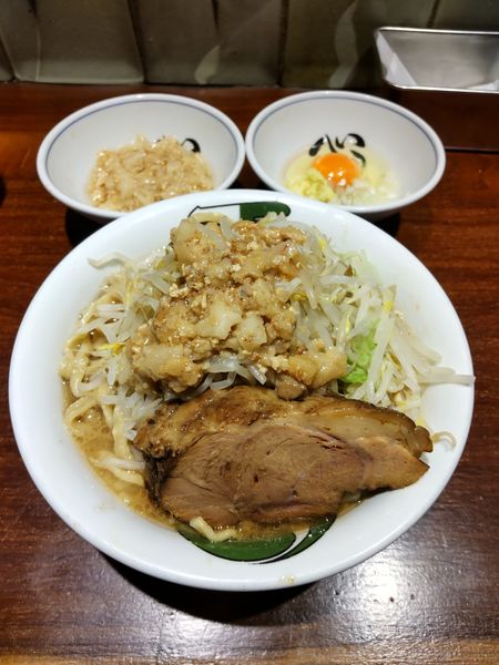 「雷そば 並 味変生卵 味付きアブラ」@ラーメン 雷 東京本丸店の写真