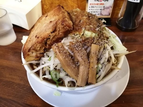 「八二郎BLACK(300g)＋野菜増し」@まるはち 春日井店の写真