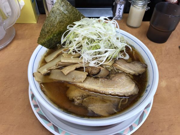 「醤油らーめん 900円＋クーポンチャーシュー」@らーめん勇志郎製麺研究所の写真