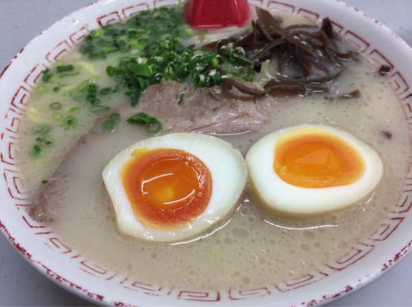 「ラーメン＋味玉」@九州ラーメン 友理 本店の写真