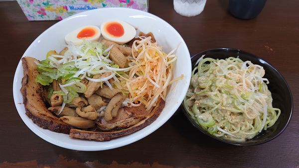 「大盛りモツ煮丼セット 900円+炙りチャーシュー 150円」@麺屋こうきの写真
