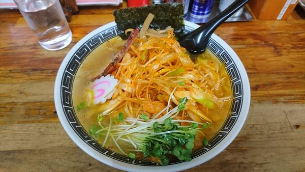 「辛ネギ塩ラーメン800円」@菜華軒の写真