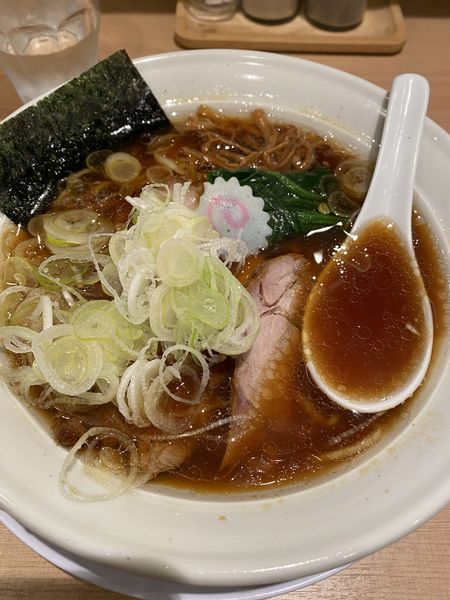 「醤油ラーメン＋薬味ねぎ、」@長岡食堂 町田店の写真