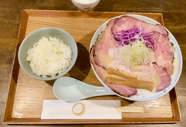 「肉花巻白湯 & 白飯小」@自家製麺と定食 弦乃月の写真