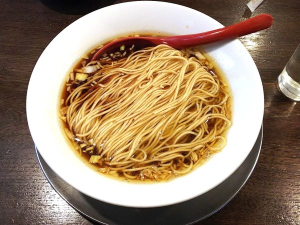 「小豆島鶴醤の醤油かけそば」@立ち呑み居酒屋 金町製麺の写真
