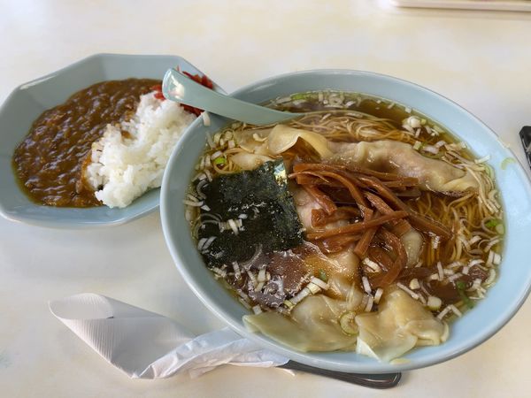 「ワンタンメン半カレー」@大塚支店の写真