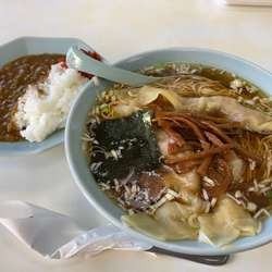 ワンタンメン半カレー