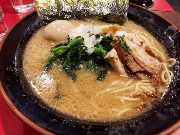 「醤油ラーメン+味玉」@サンドラ 犬塚店の写真