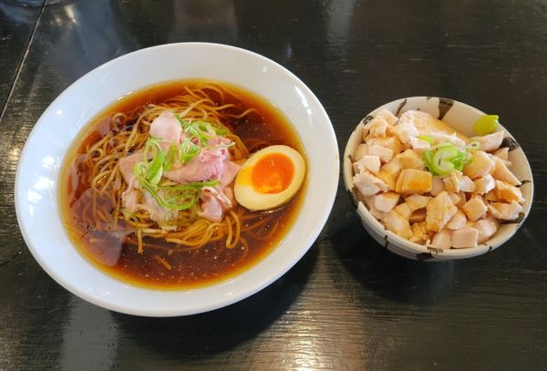 「醤油ラーメン 550円+つんどり丼(小) 300円」@泡とろ齋藤の写真