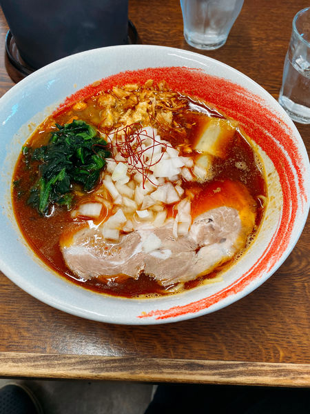 「辛い煮干ラーメン」@麺工房 しゅはり屋の写真