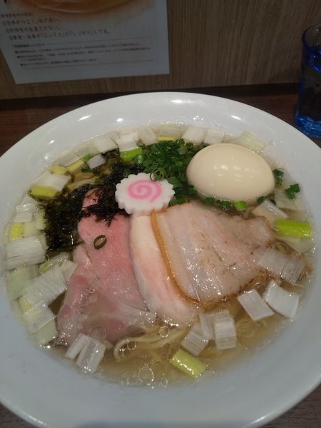 「塩らーめん(貝)880円味玉(プレオープンサービス)」@麺や 谷口の写真