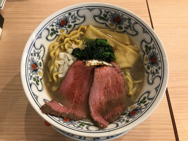 「すごい煮干ラーメン　858円」@すごいビーフ煮干しラーメン ビーフキッチンスタンド アパホテル歌舞伎町店の写真