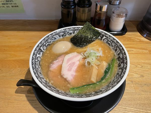 「醤油麺コクにごり+味付玉子《¥820+¥120》」@麺肴 ひづきの写真