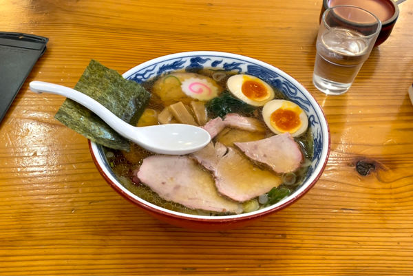 「焼豚ワンタン麺味玉入り」@白河手打中華 賀乃屋の写真