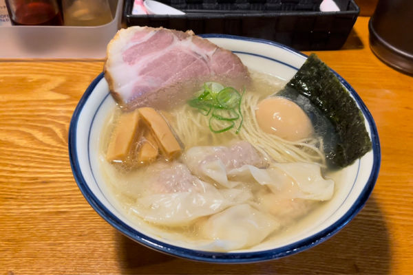 「塩らぁめん」@上州地鶏ラーメン 翔鶴の写真