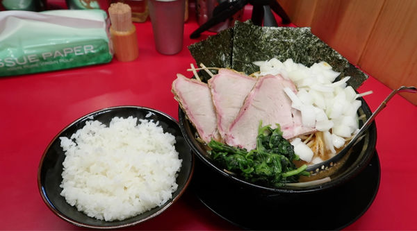 「チャーシュー麺（玉ねぎ、ネギ）」@柏 王道家の写真