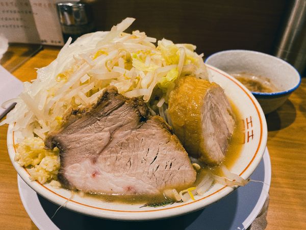 「小ラーメン　豚カス脂+オニスラ」@麺処 ほん田 東十条店の写真