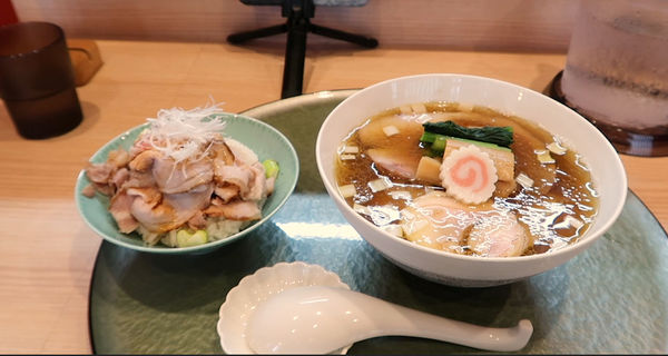 「羅臼昆布と鮭節の中華そば」@中華そば 深緑の写真