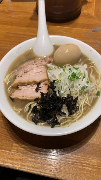 「煮干し そば大＋煮玉子880」@中村屋総本山の写真