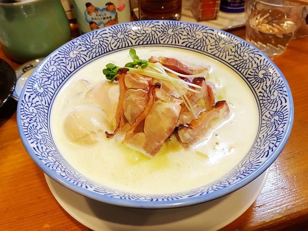 「濃厚鶏白湯そば（チャーシュー全部のせ）」@鶏そばAkariの写真