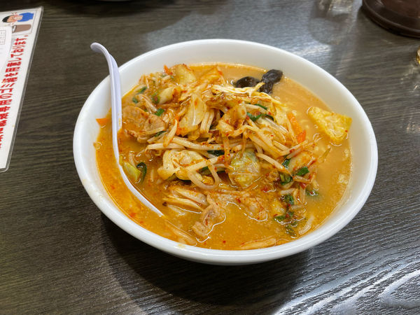 「キムチラーメン + ギョーザ」@東京亭 昭島店の写真