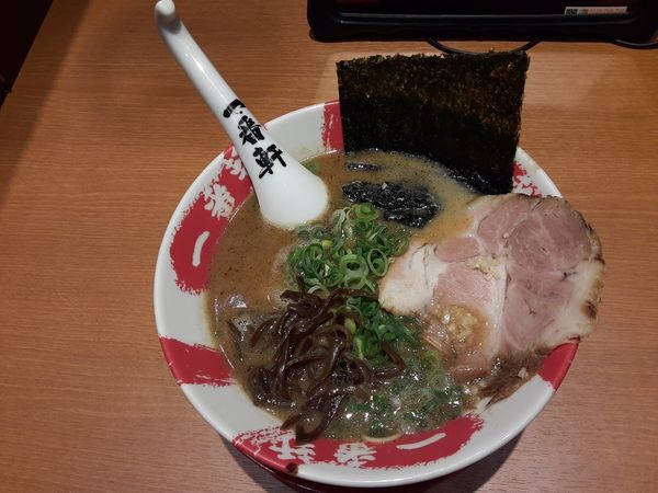 「黒豚骨ラーメン」@豚骨麺屋一番軒 則武新町店の写真