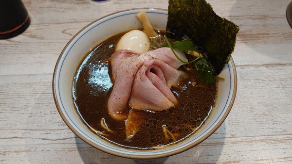 「【限定】四つ葉ブラック 880円 + 本日のにぎり 380円」@中華そば 四つ葉の写真