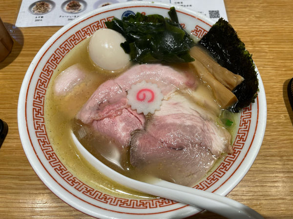 「塩特製中華そば」@ソラノイロ ARTISAN NOODLESの写真